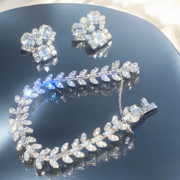 SIGNED Albert WEISS Vintage Clip Earrings  & Bracelet Demi Parure Set - Picture 1 of 12